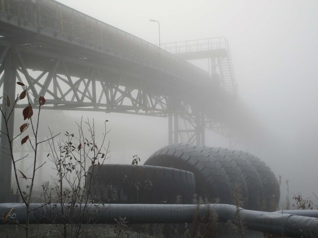 Tyres in front of a bridge in the Kola Peninsula. Courtesy of Dmitry Blyshko. 