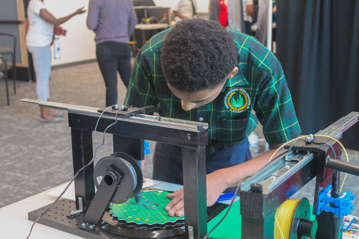 Student using a 3D printer