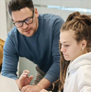 Photo of 2 people talking