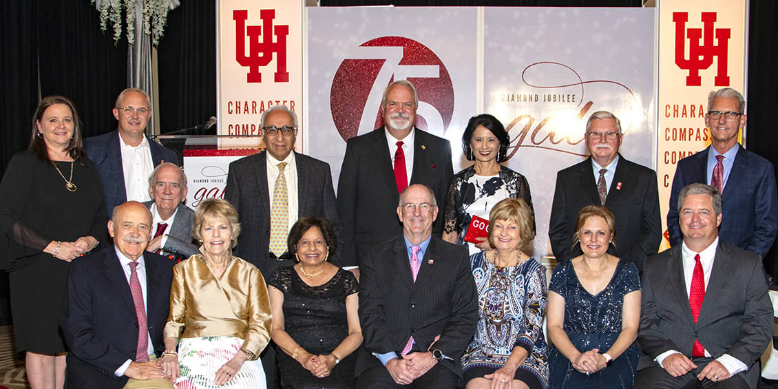 group photo of mading society/red coat honorees